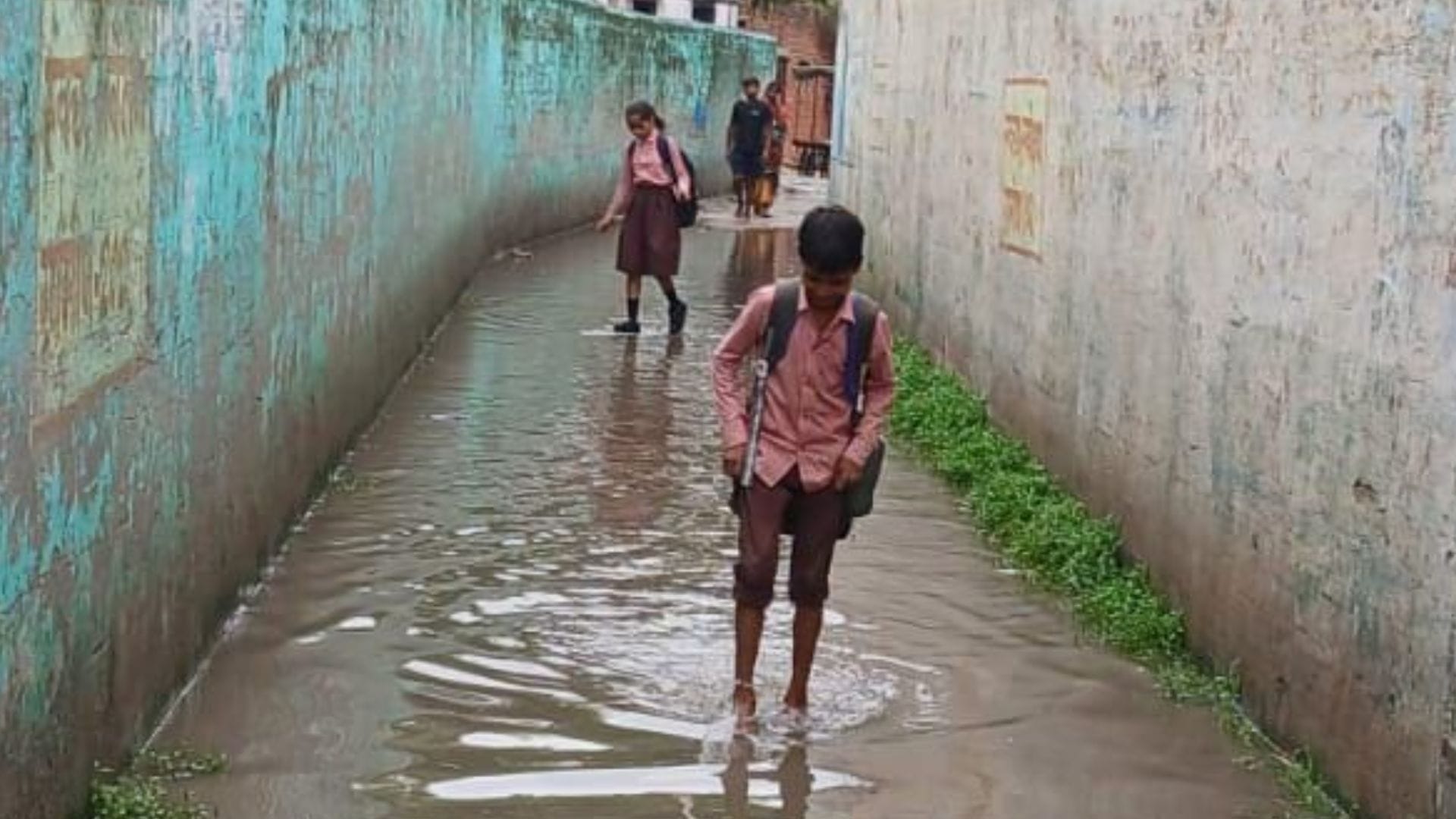 Varanasi Flood Ganga water level increased and flow of Varuna river