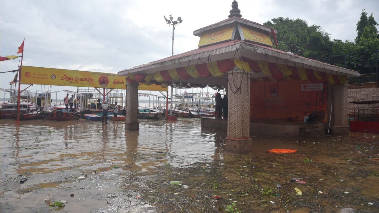 Varanasi Flood Ganga water level increased and flow of Varuna river