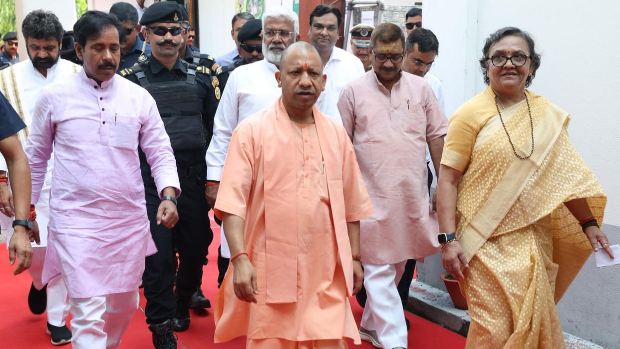 CM Yogi Adityanath inaugurated national seminar based on Birsa Munda in varanasi