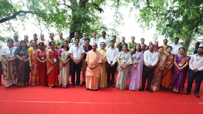 CM Yogi Adityanath inaugurated national seminar based on Birsa Munda in varanasi