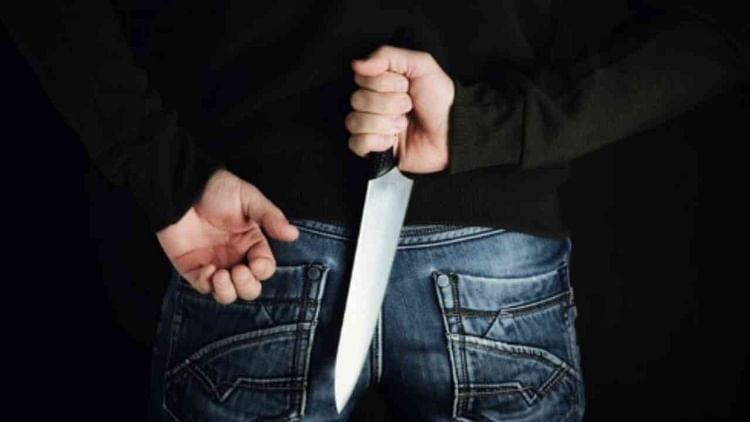 दिल्ली में खूनखराबा: गोल गप्पे बेचने वाले के सीने में घोंपा चाकू, CCTV में दिखे नाबालिग; तमाशबीन बने रहे लोग