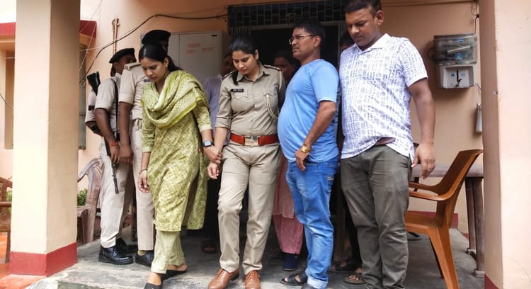 Bihar Police: घूस लेते रंगेहाथ पकड़ाई महिला थानेदार, ड्राइवर भी गिरफ्तार; झूठे केस में फंसाने की धमकी भी दी थी