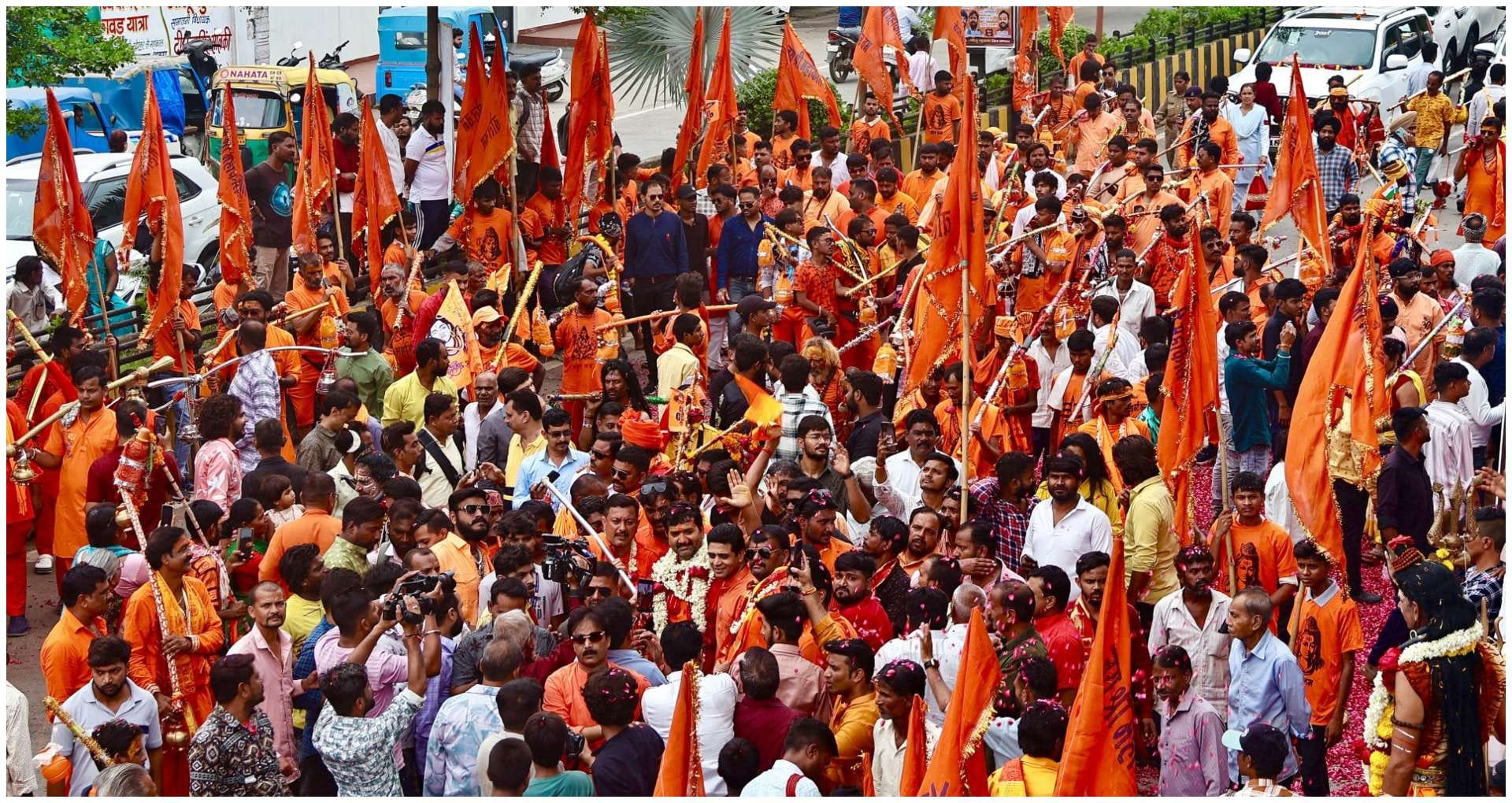Baneshwari Kanwar Yatra 2025 Starts from Maheshwar Reaches Indore Heads to Ujjain for Mahakal Abhishek