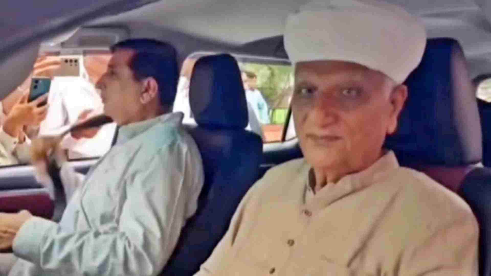 बायतु विधायक हरीश चौधरी और कांग्रेस नेता हेमाराम चौधरी बासनपीर के लिए निकले।