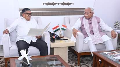 केंद्रीय मंत्री मनोहर लाल से मिलते प्रशासक गुलाबचंद कटारिया