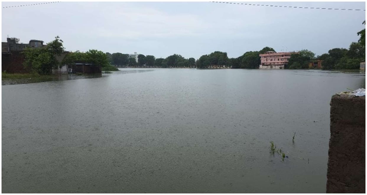 MP News: Torrential rain in Chhatarpur disrupts life, flood-like situation in many areas, holiday in schools