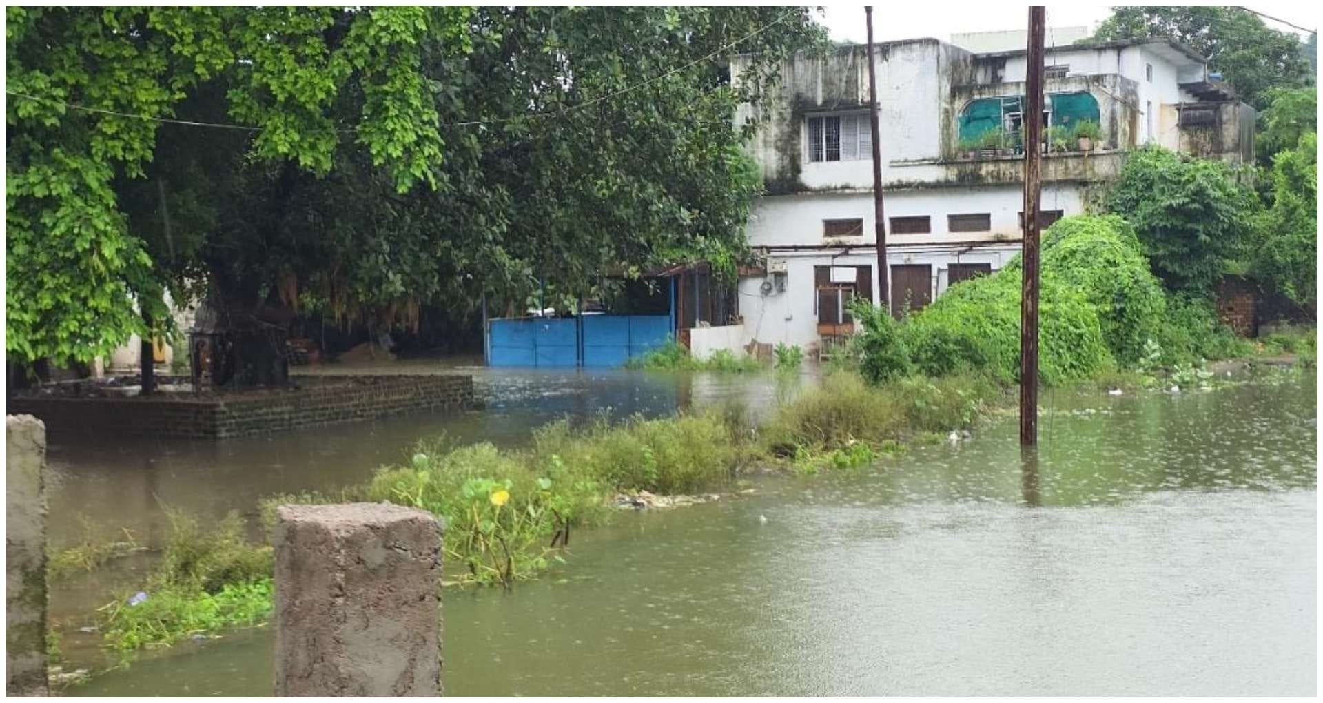 MP News: Torrential rain in Chhatarpur disrupts life, flood-like situation in many areas, holiday in schools