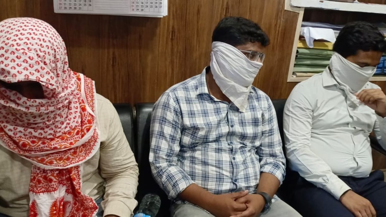VDA AE and JE and many employee arrested taking bribe of 25 thousand in Varanasi