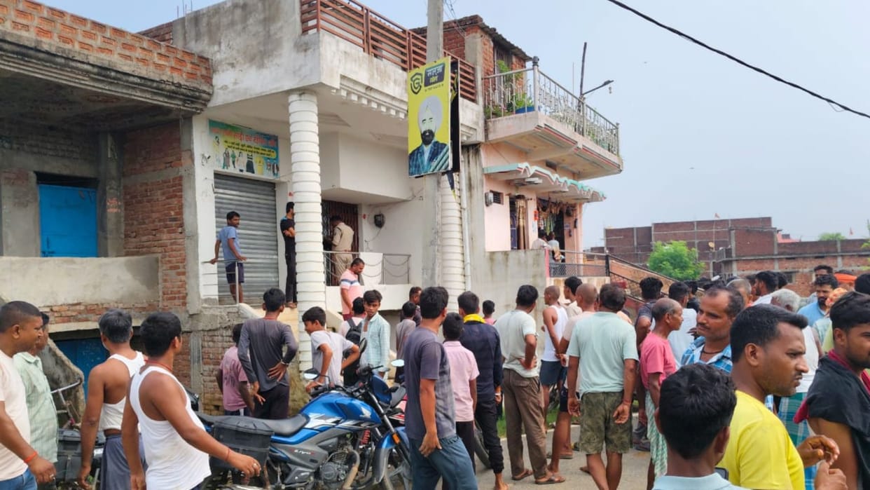 Bihar: Indiscriminate firing on a doctor returning home from the garden, bullet hits his jaw