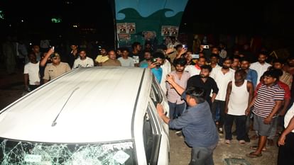 An uncontrolled car ran over four people near the High Court, an old woman died