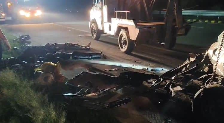 Yamuna Expressway Horrible accident six dead including Father and two sons corpses were scattered on the road