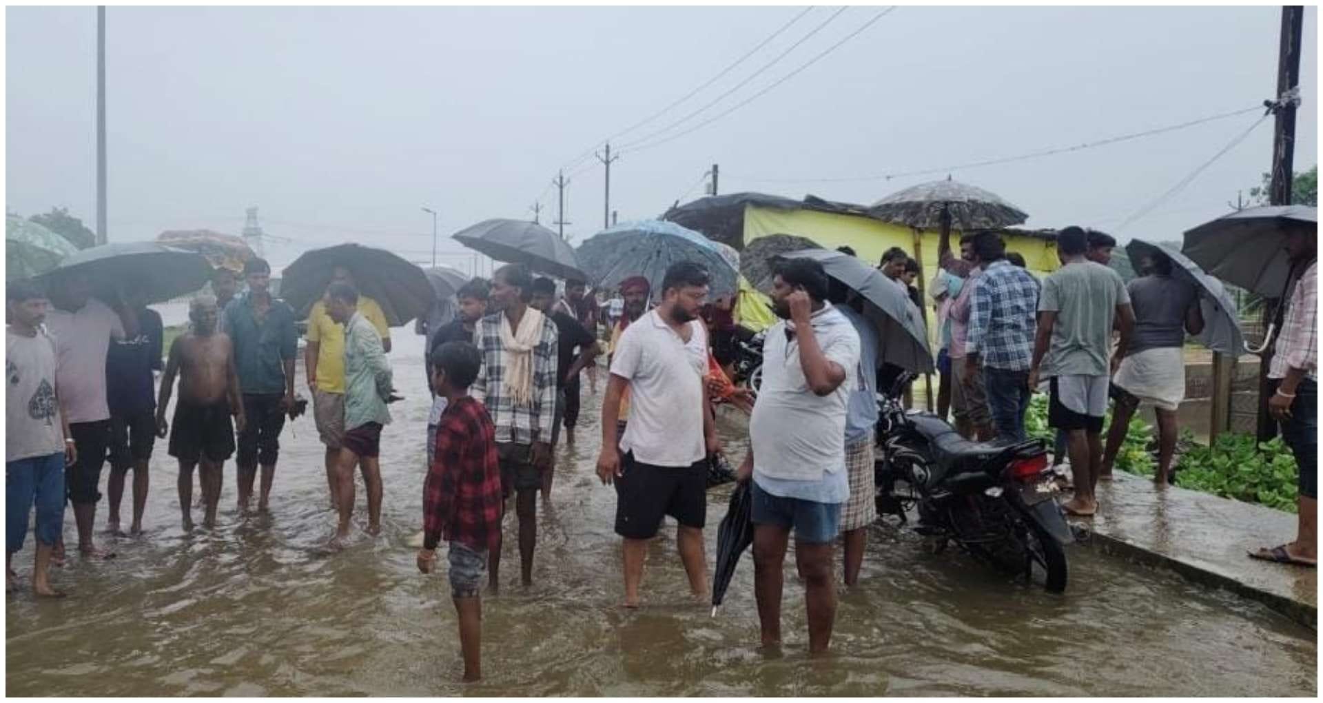 MP News: Torrential rain in Chhatarpur disrupts life, flood-like situation in many areas, holiday in schools