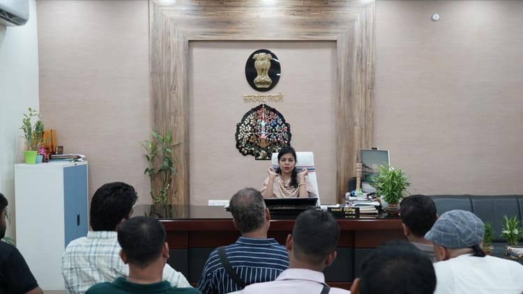 Bihar: मतदाता सूची के विशेष गहन पुनरीक्षण अभियान के तहत 90.41% प्रपत्र अपलोड, 91% का संग्रहण पूर्ण