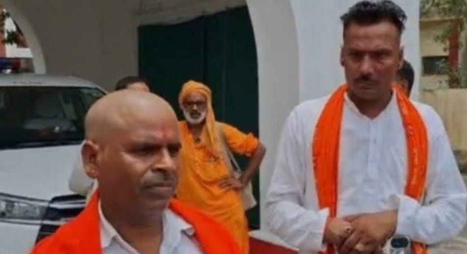 High Court: Storyteller Mukutmani Yadav and associate Santram Yadav got anticipatory bail.
