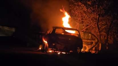 कार में जलकर चार लोगों की मौत