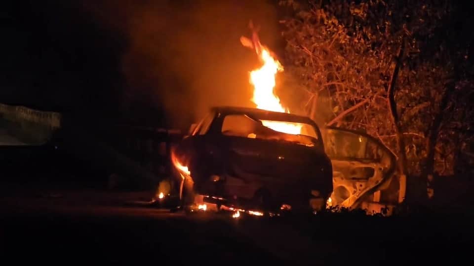 कार में जलकर चार लोगों की मौत