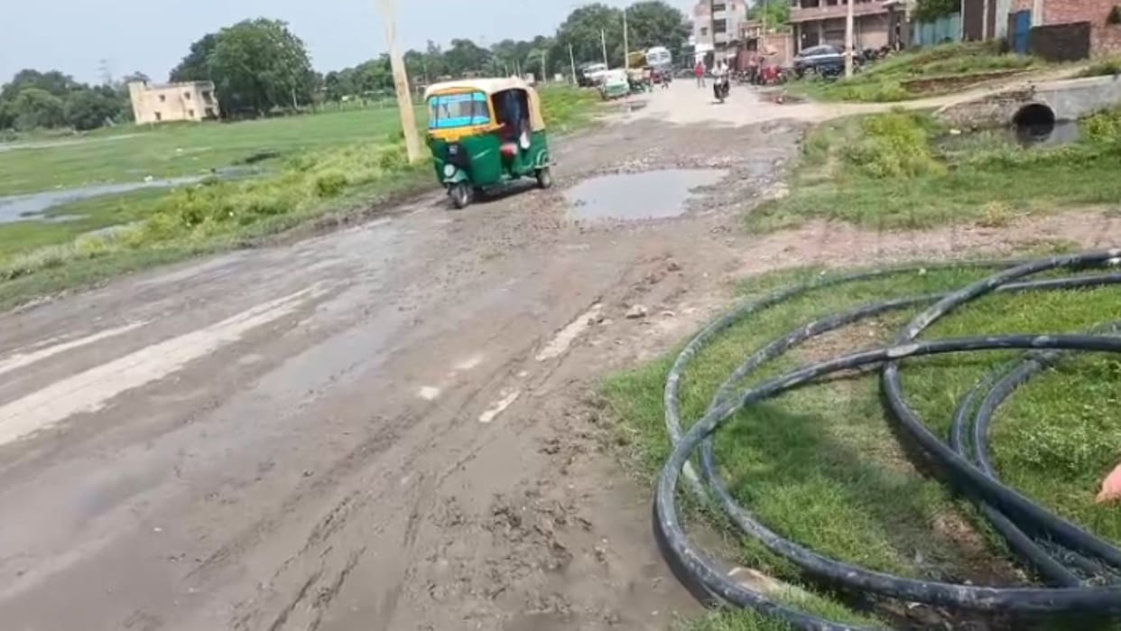 Kanwar Yatra 2025 devotees facing problems due to dilapidated road from Chandauli to Kashi Vishwanath temple
