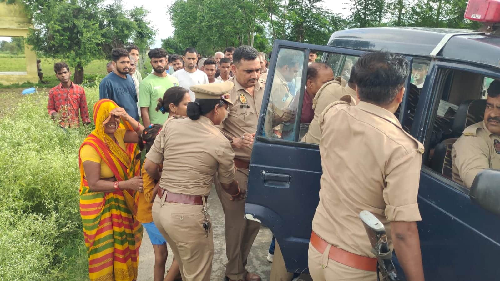 CRPF jawan's wife murdered married woman shot dead in middle of road