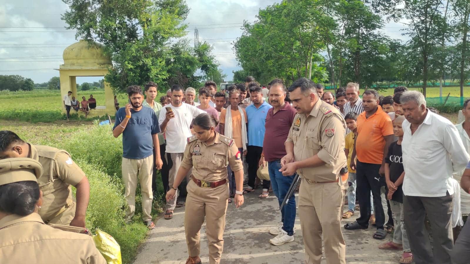 CRPF jawan's wife murdered married woman shot dead in middle of road