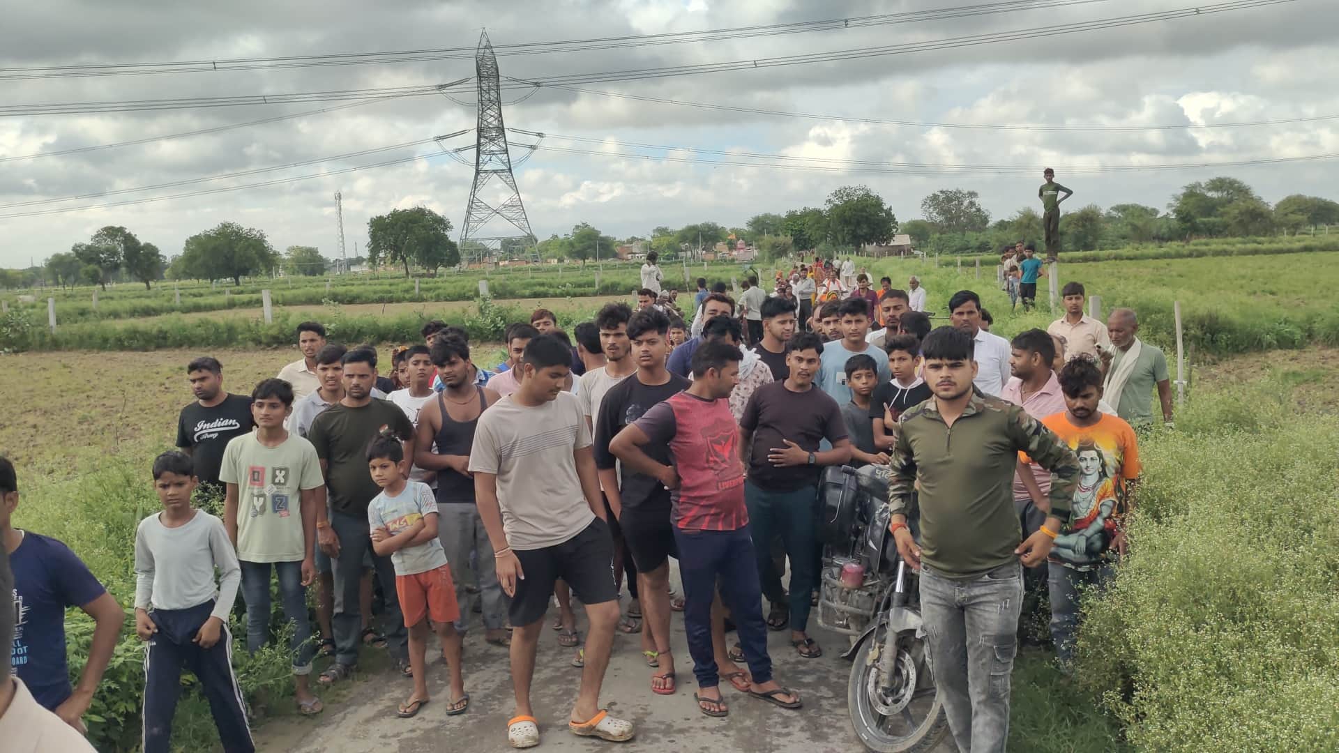 CRPF jawan's wife murdered married woman shot dead in middle of road