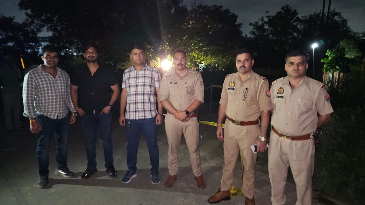 Mathura police encounter with criminals one got shot in the leg four arrested