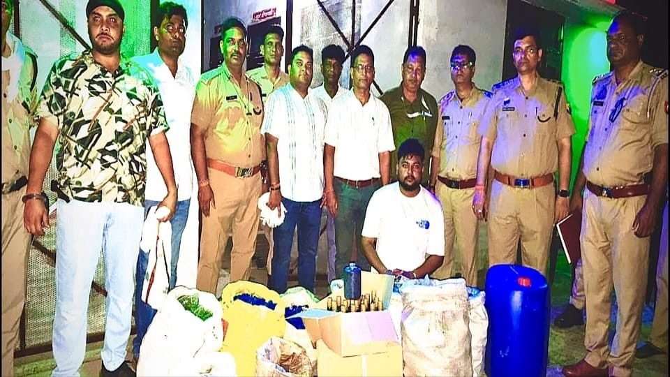 One arrested with fake liquor in rudrapur