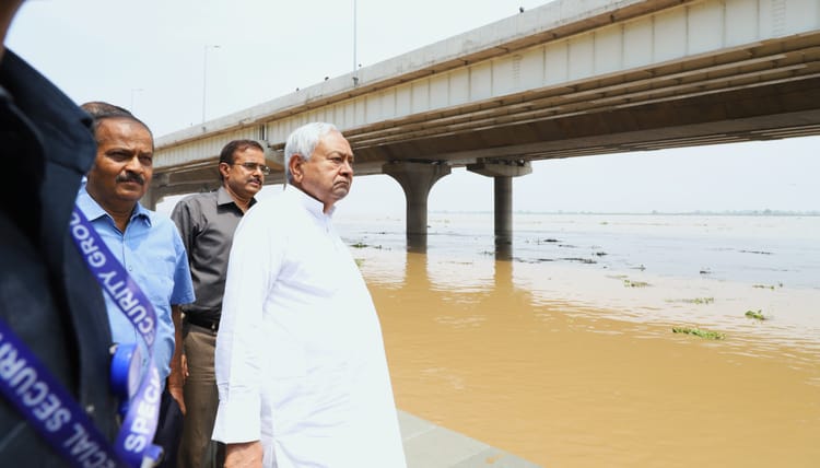 Bihar: सीएम नीतीश कुमार ने जेपी गंगा पथ पर विकसित हो रहे पार्क का निरीक्षण किया, गंगा के जलस्तर का लिया जायजा