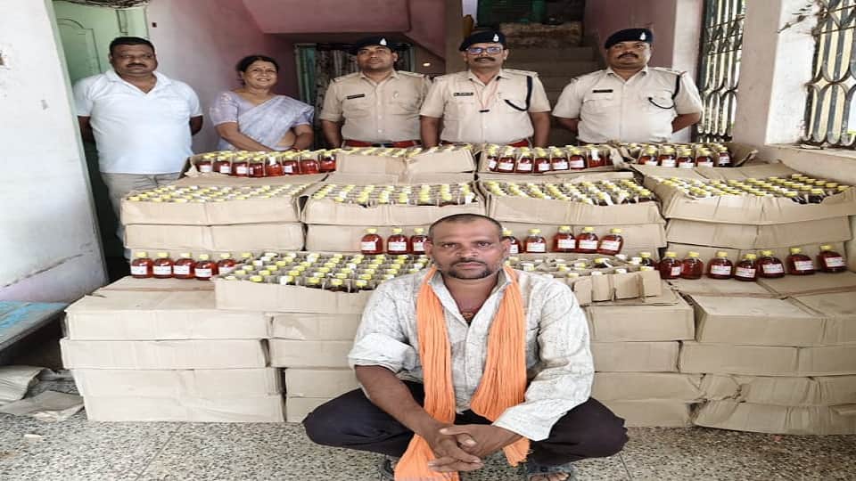 Big action by Excise Department against fake liquor liquor worth Rs. 5 lakh seized in Bhatapara