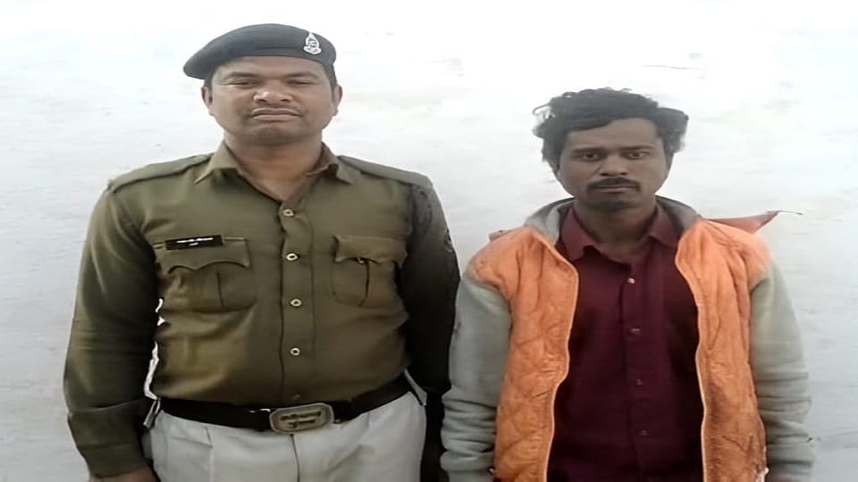 पुलिस की गिरफ्त में आरोपी