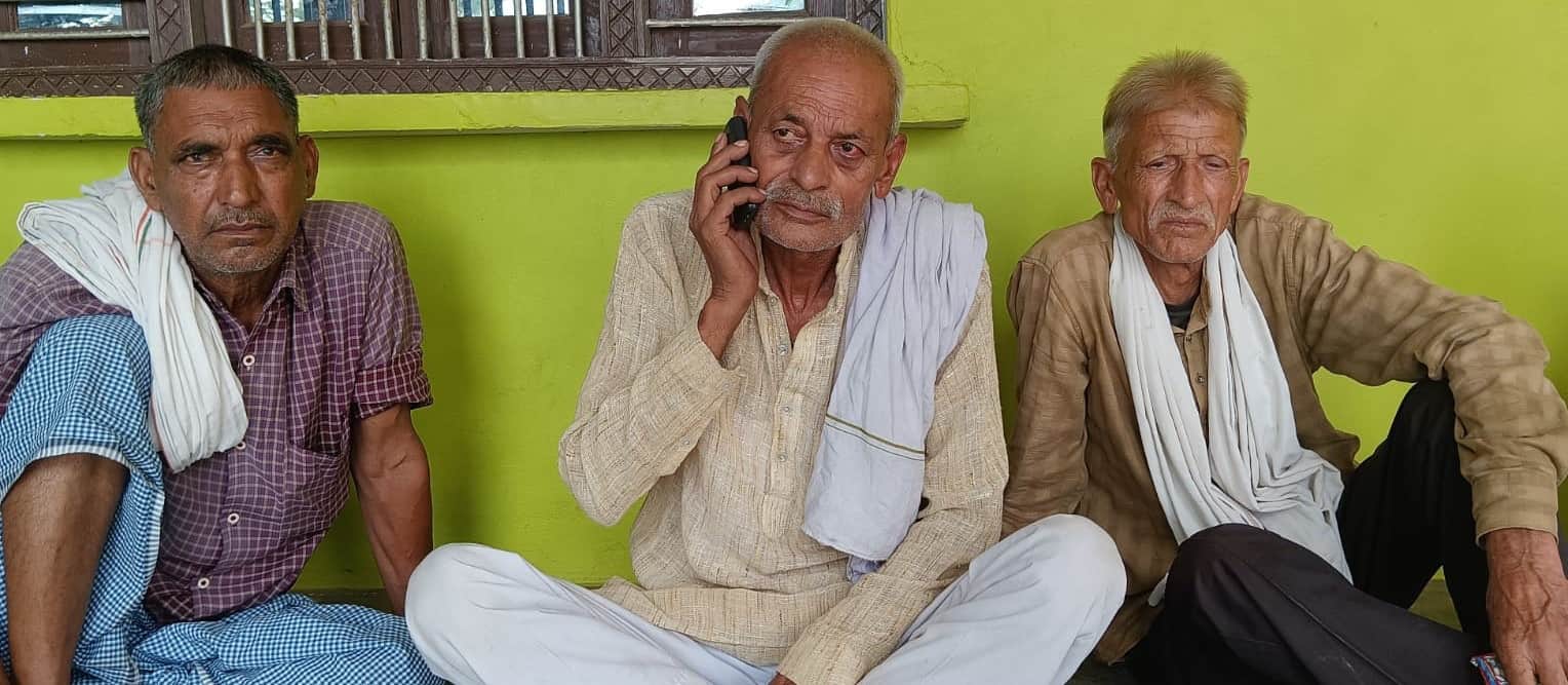 Yamuna Expressway Horrible accident six dead including Father and two sons corpses were scattered on the road