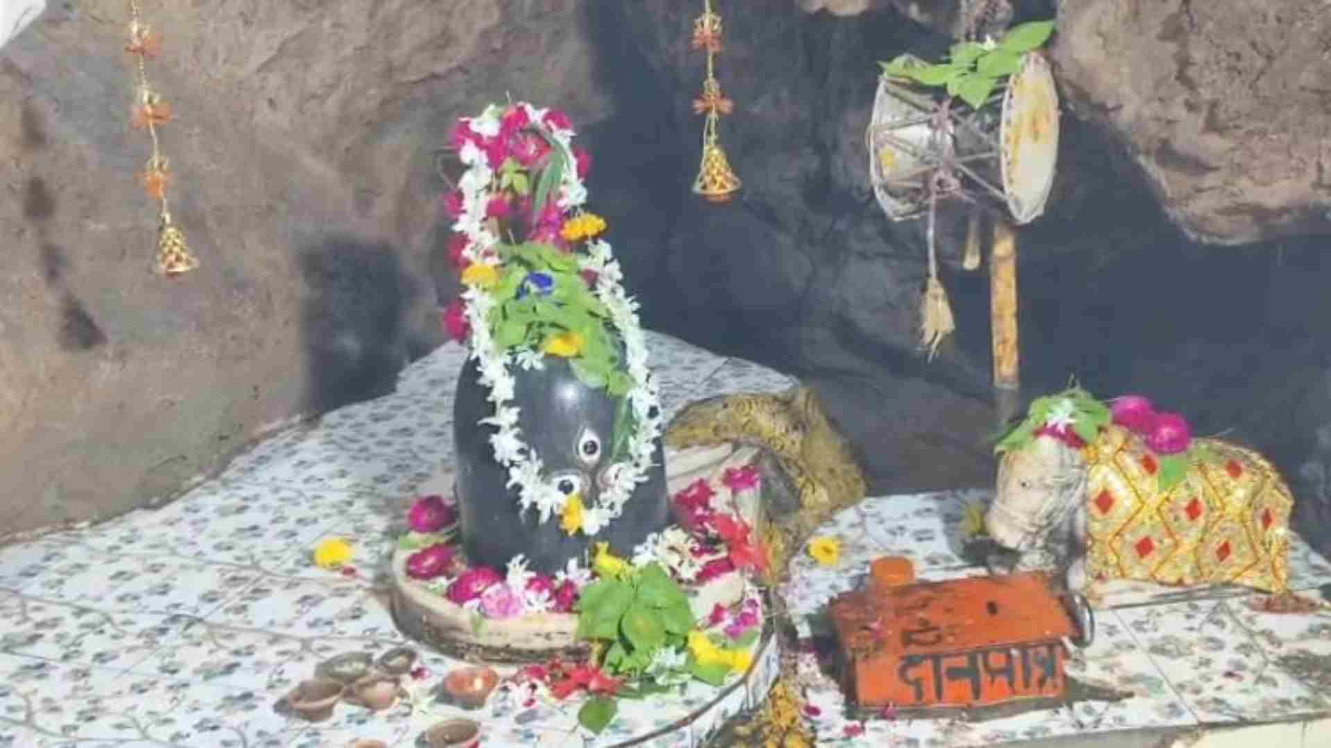 पातालेश्वर महादेव।