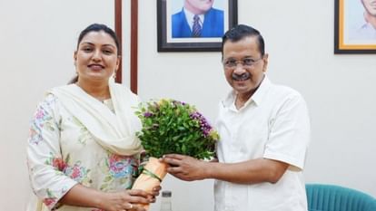 Shock to aap in punjab kharar MLA anmol gagan mann resigns