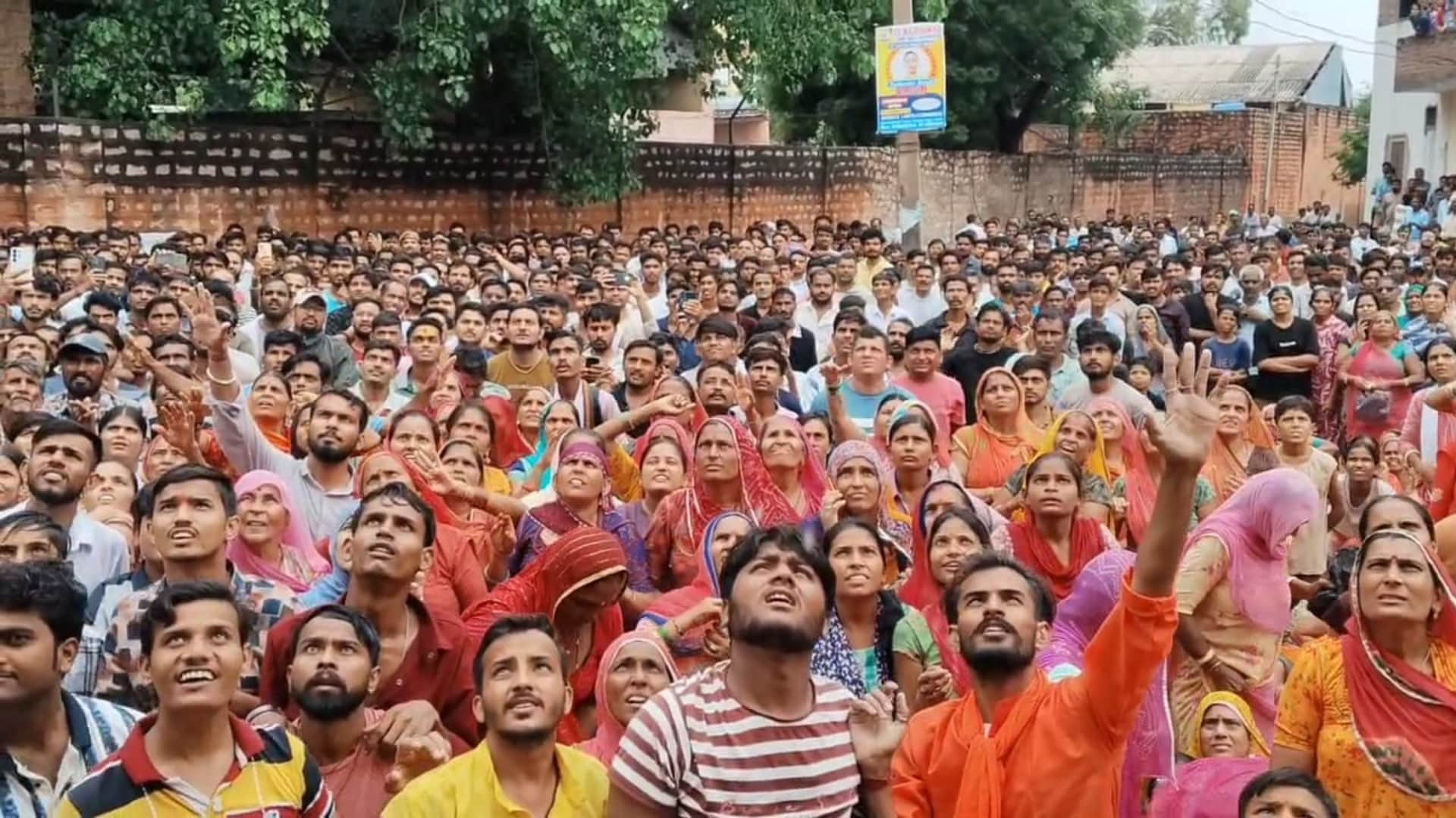 Jalore News: Kathavachak Abhaydas Maharaj Begins Hunger Strike Demanding Entry into Bayosa Mata Temple