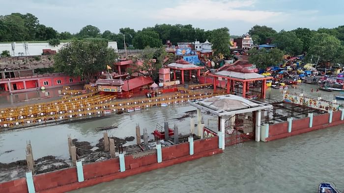 Prayagraj Flood: Ganga-Yamuna water level reached close to danger mark, water entered settlements