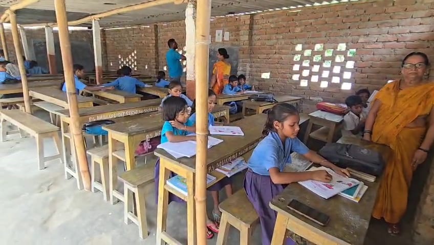 Bihar Katihar School Kids Study Under Tin Shed Struggle in Extreme Heatwaves