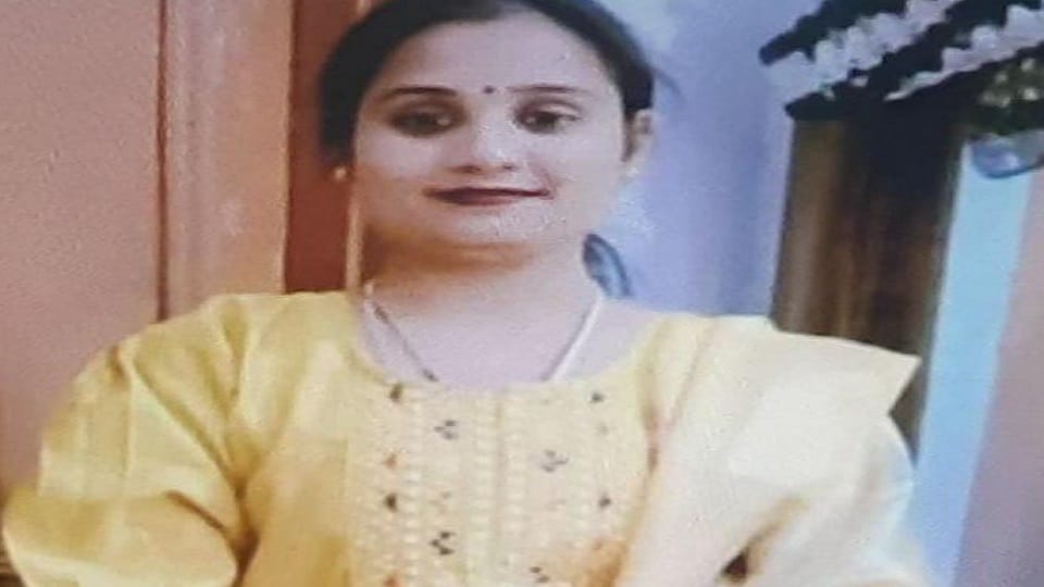 Married woman dead body found in Yamuna Canal