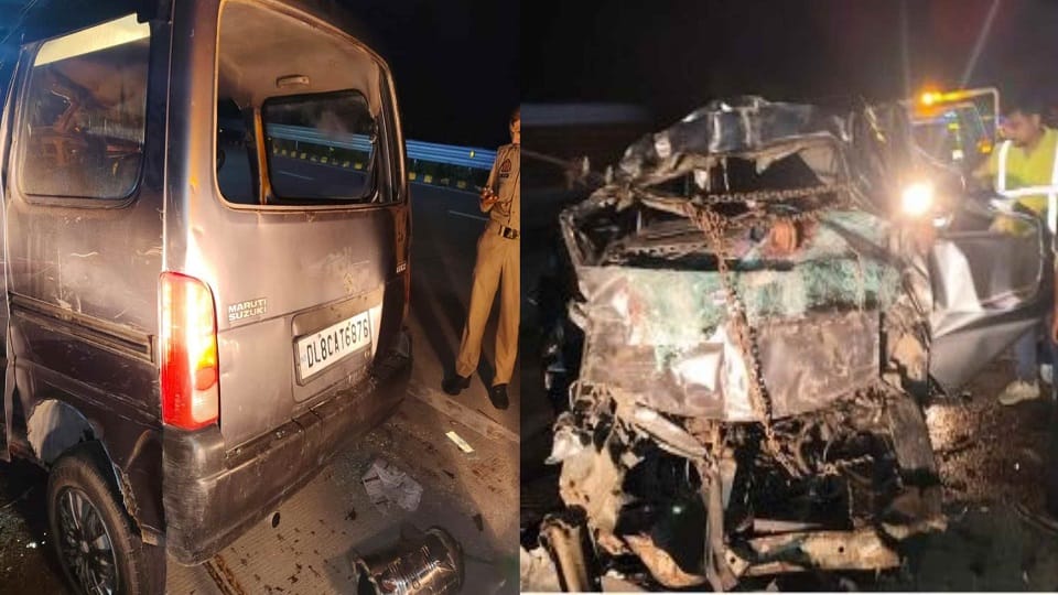 Six people died in accident on Yamuna Expressway in Mathura