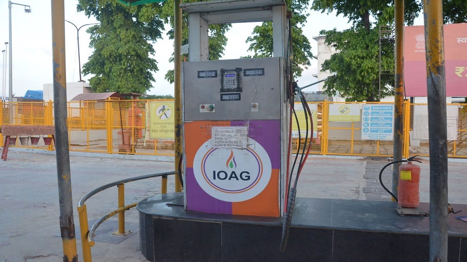 Supply stopped at CNG pumps in Aligarh