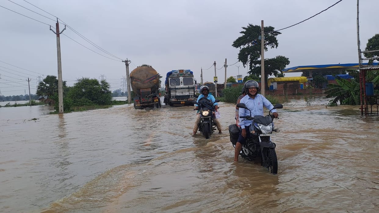 Bihar Flood News: Flood water of river Ganga rose on the highway in Patna, Danapur, Maner, Diyara