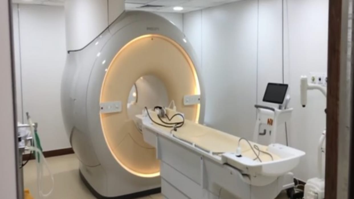 US New York man dies after being dragged into MRI machine because of large chain necklace