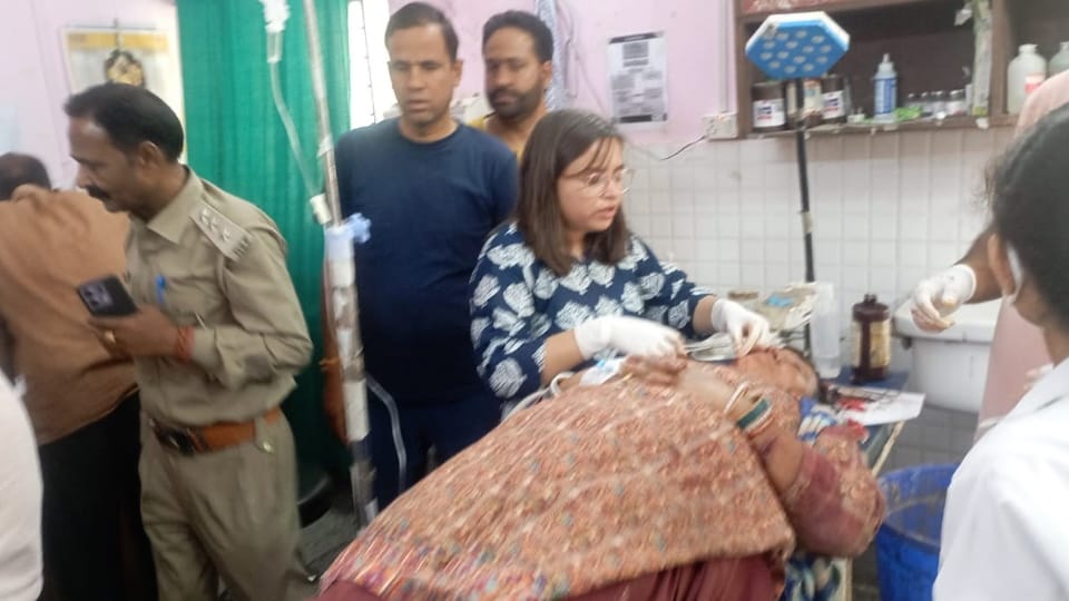 Uttarkashi News Leopard attacks woman who went to cut grass referred to higher centre in critical condition