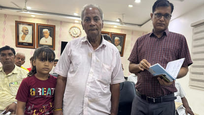 UP: आठ वर्षीय कशिश को मिला मां का घर, जनता दर्शन में मामला आने पर जिलाधिकारी ने दिखाई तत्परता UP: Eight-year-old Kashish found her mother's home