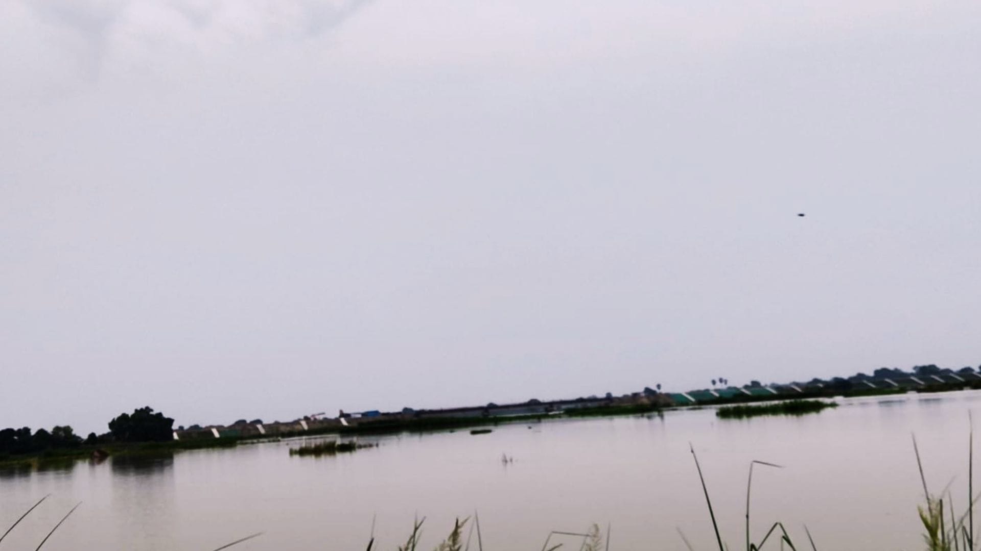 Tons river havoc Water entered plains of Ballia many villages lost contact people living on roofs