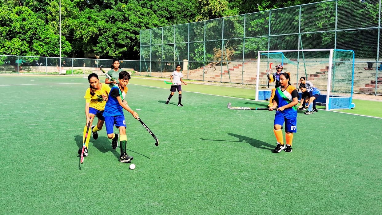 Sports News 32 players of Varanasi division are taking training in hockey technique and penalty corner