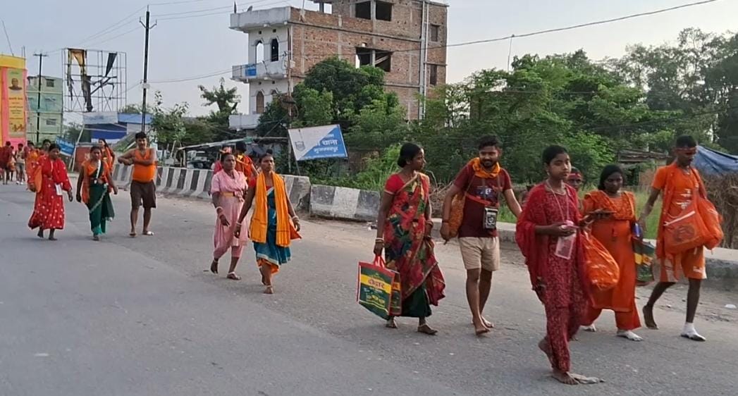 Muzaffarpur Bihar news :shiv pilgrims comes in baba garib nath for shiv jlabhishek second monday