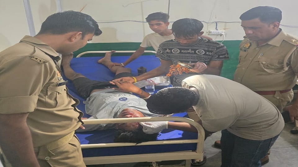 Five Kanwariyas injured in truck collision