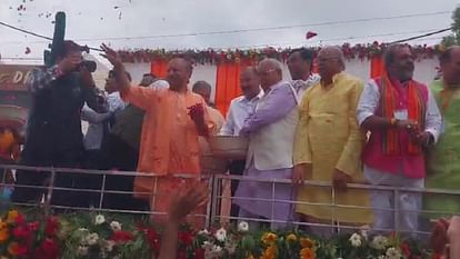 UP: CM Yogi Showred Flowers on Kanwadis in Meerut, said - Action will be taken against that who create rucku