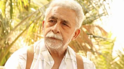 Farhan Akhtar Says Legendary Actor Naseeruddin Shah Did Not Respect Know Why He Said This