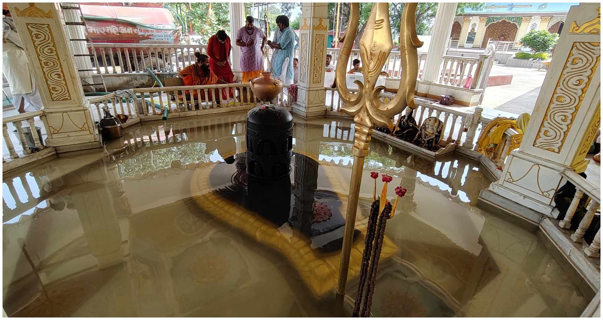 Unique prayer for rain in Indore, water Abhishek of Mahadev in Panchkuiya temple, see photos