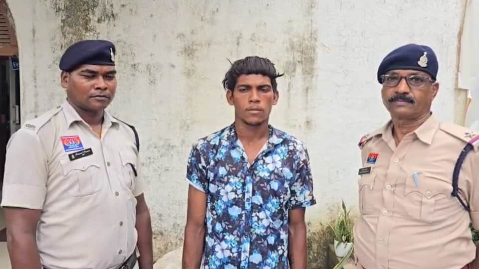 पुलिस की गिरफ्त में आरोपी